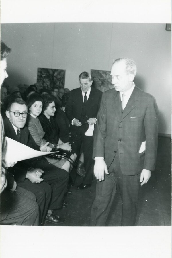 Zleva sedící: J. Veselý (ideolog NVmB), ?, G. Pospíšilová, zleva stojící: R. (nečitelné příjmení), zprava stojící: A. Kroupa,